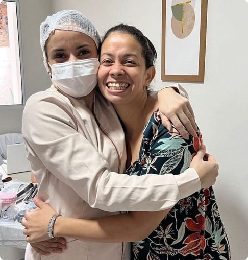imagem da dentista Alinne Carvalho especialista em reabilitação oral