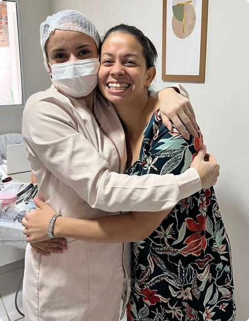 imagem da dentista Alinne Carvalho especialista em reabilitação oral